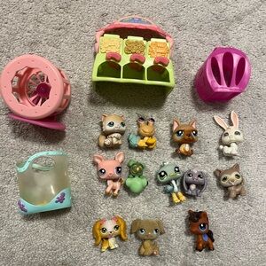 Littlest Pet Shop Lot of 12 LPS with 4 Accessories